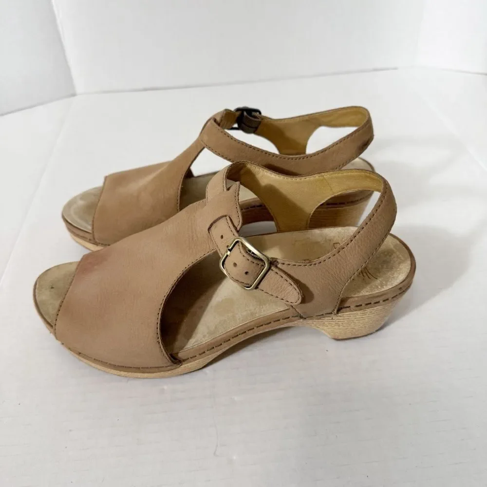 Dansko Womens Laverne Sand Milled Nubuck Suede Sandals Size 9.5-10‎